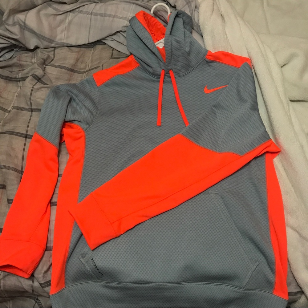 Nike therma-fit sweatshirt