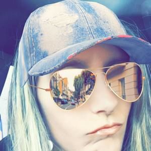 Meet your Posher, Joni