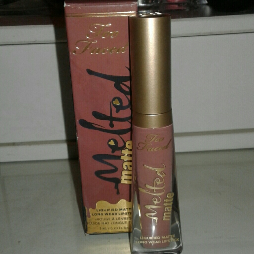 Too Faced - Melted Matte Lipstick in "Cool Girl"