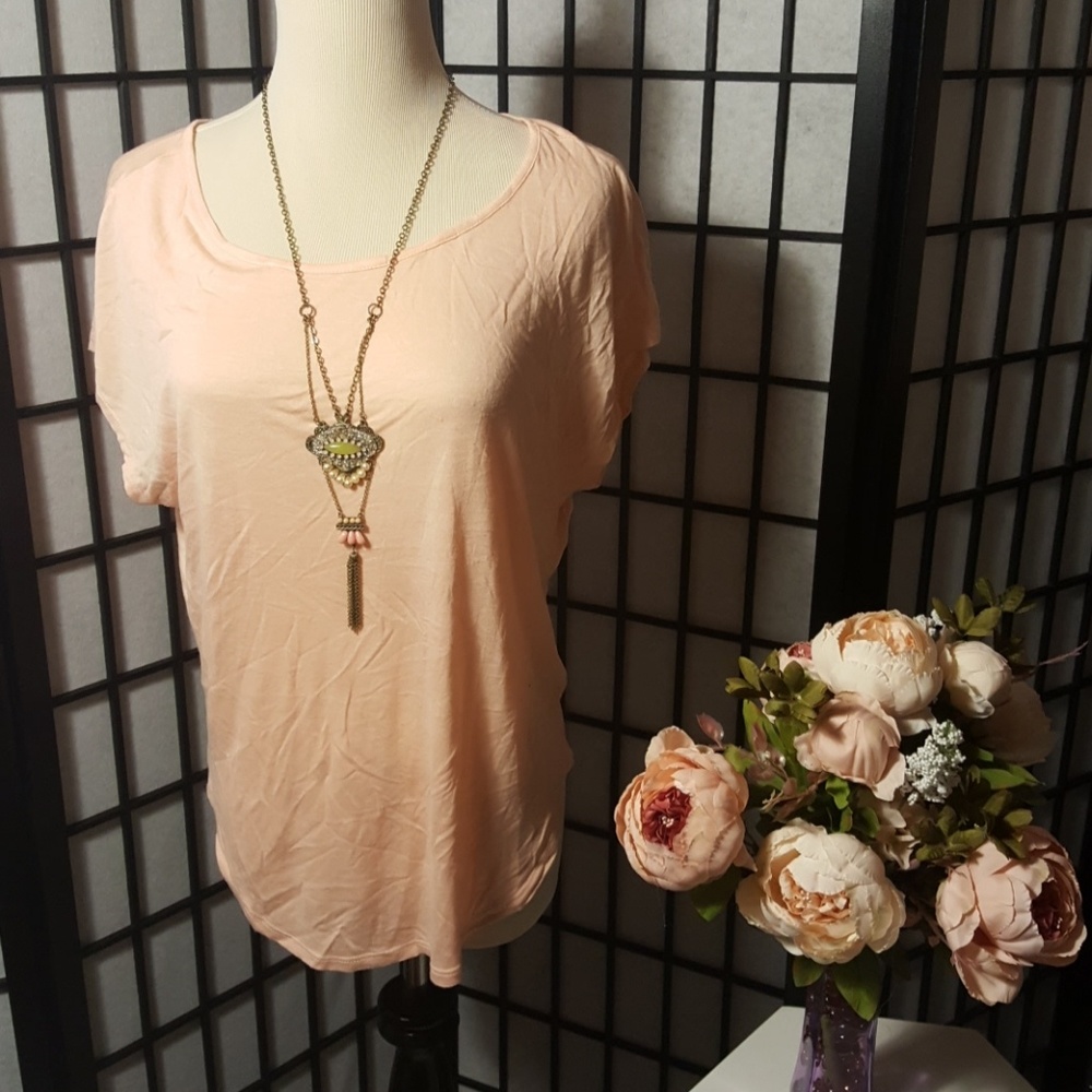 Kirra size S peach top with back cutouts