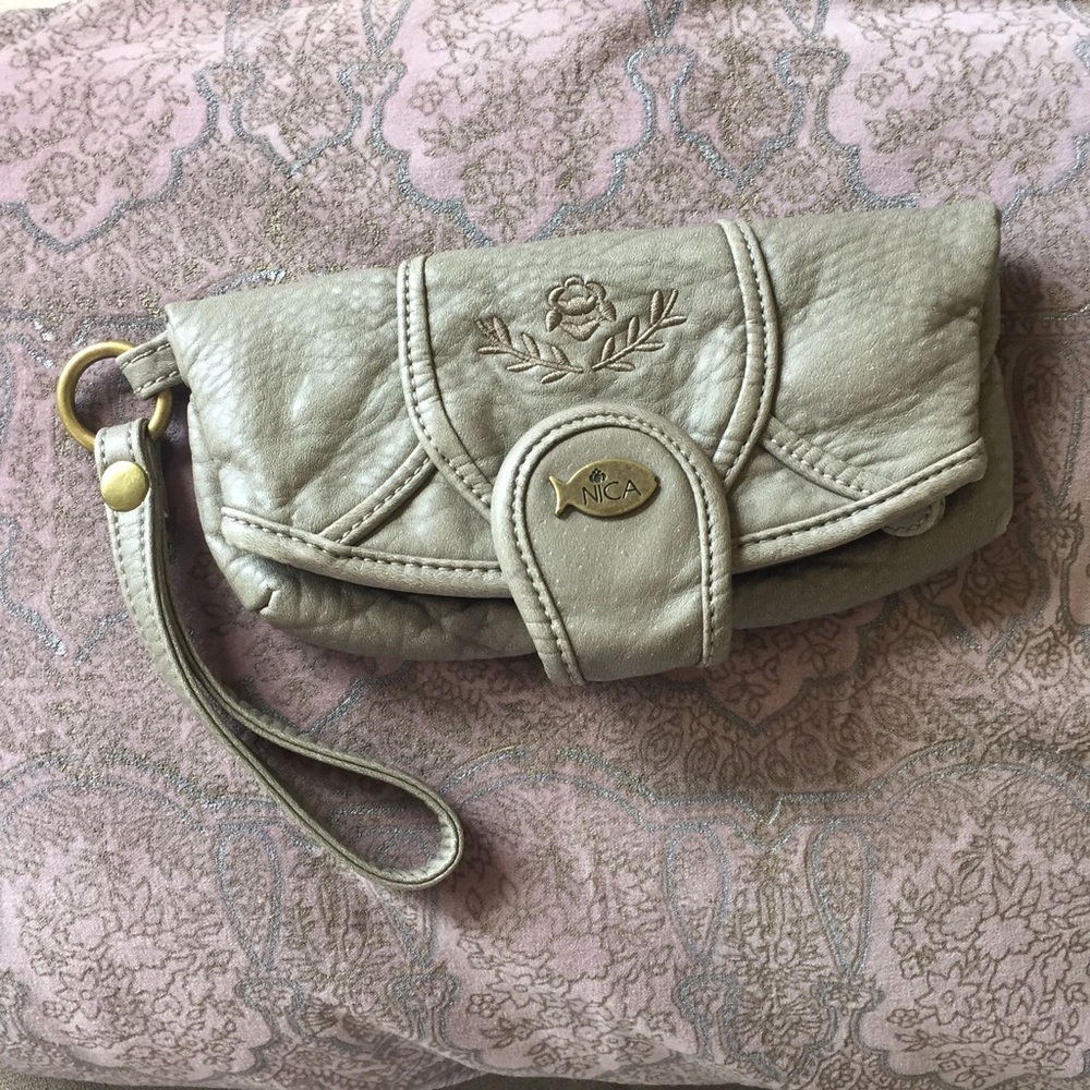 Nica clutch/wristlet grey with strap
