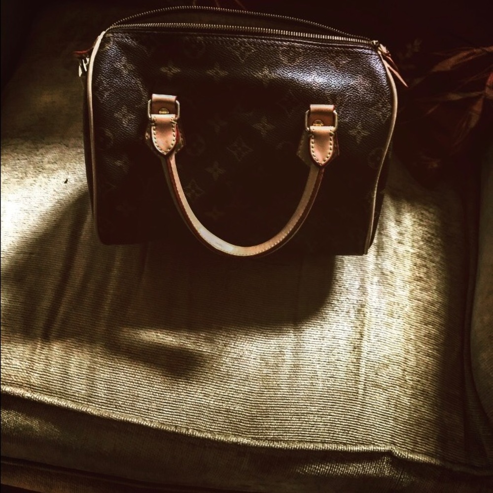 NON AUTHENTIC LOUIS VUITTON HANDBAG
