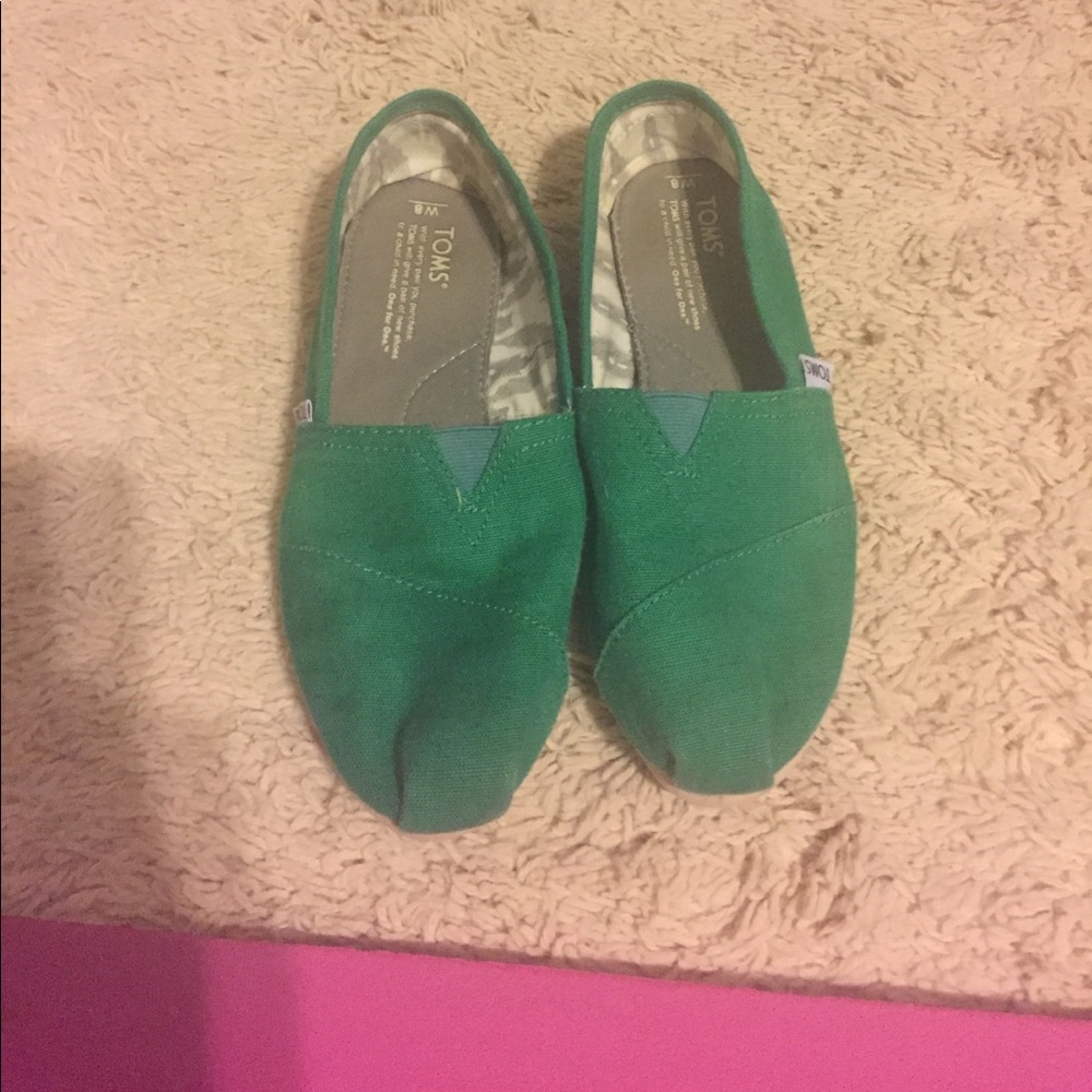 Emerald green toms