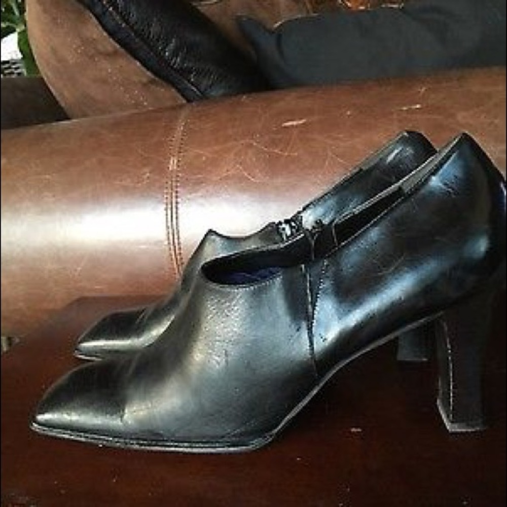 Sesto Meucci Blk Leather Ankle boots w/heel -