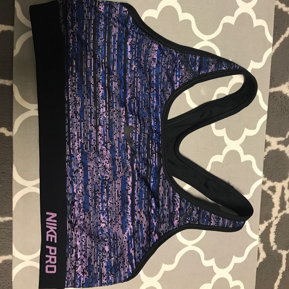Medium Nike sports bra