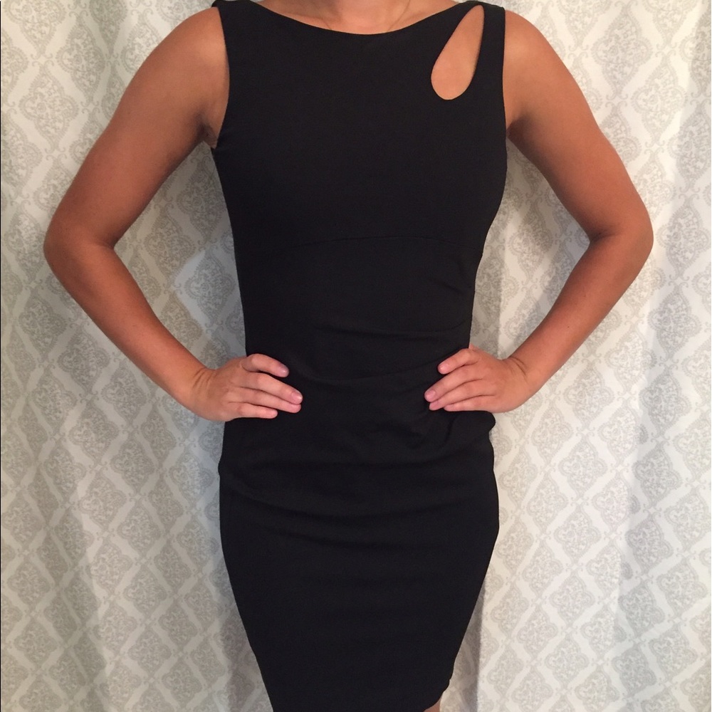 Cache. Size 6. Little Black Dress 🖤💋