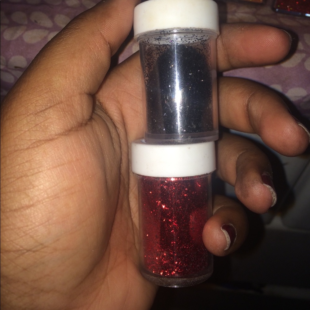 Glitter - Picture 3 of 6