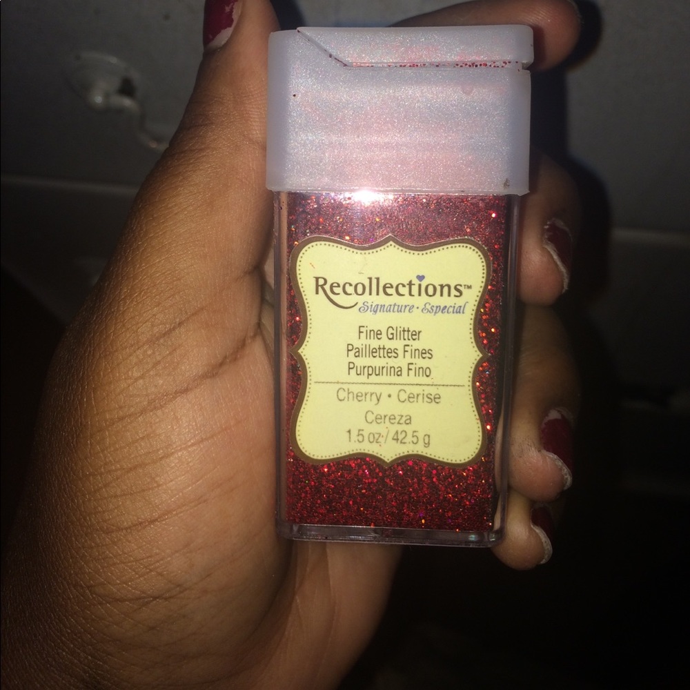 Glitter - Picture 6 of 6