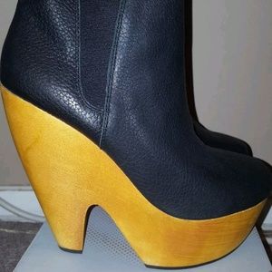 Messeca New York black booties