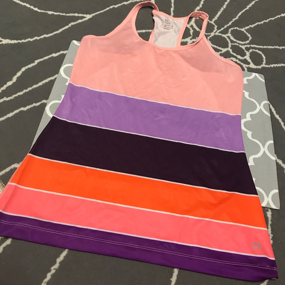 Gap medium stripe tank