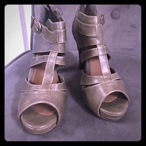 Gray heels, size 7