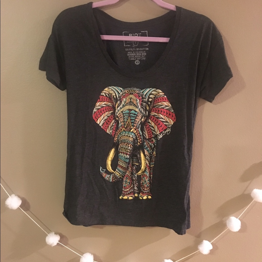 Grey Tribal Elephant T-shirt