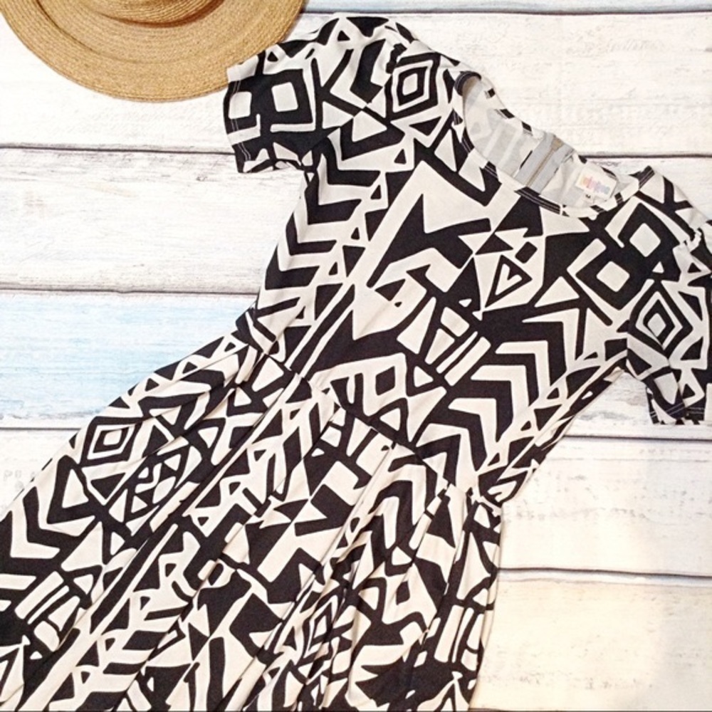 Black and White Lularoe Amelia, size medium