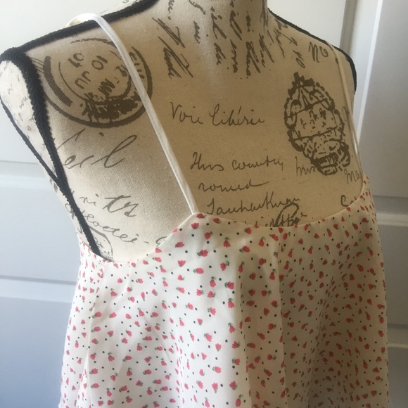 SALE-Flowy Crop Top White w/ Red Flowers Size 8 - Picture 3 of 7