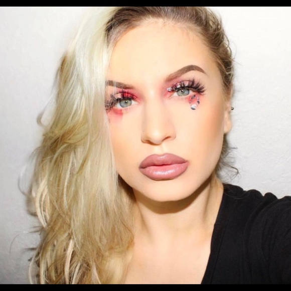 RealHer Warm Nude Moisturizing Lipstick - Picture 4 of 5