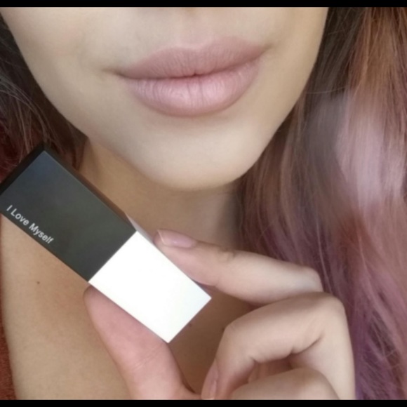 RealHer Warm Nude Moisturizing Lipstick - Picture 5 of 5