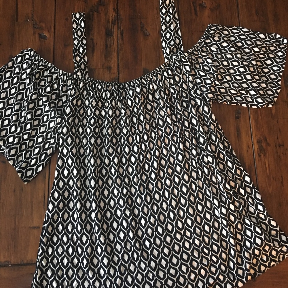 Cold Shoulder Top - Picture 2 of 5