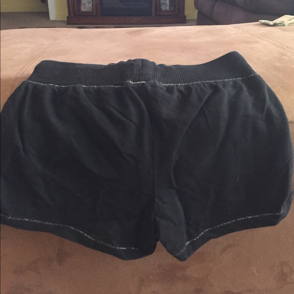 Shorts❤️ - Picture 2 of 3