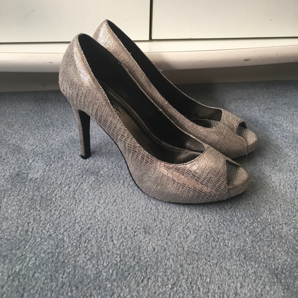 Metallic Charles Albert women's heels