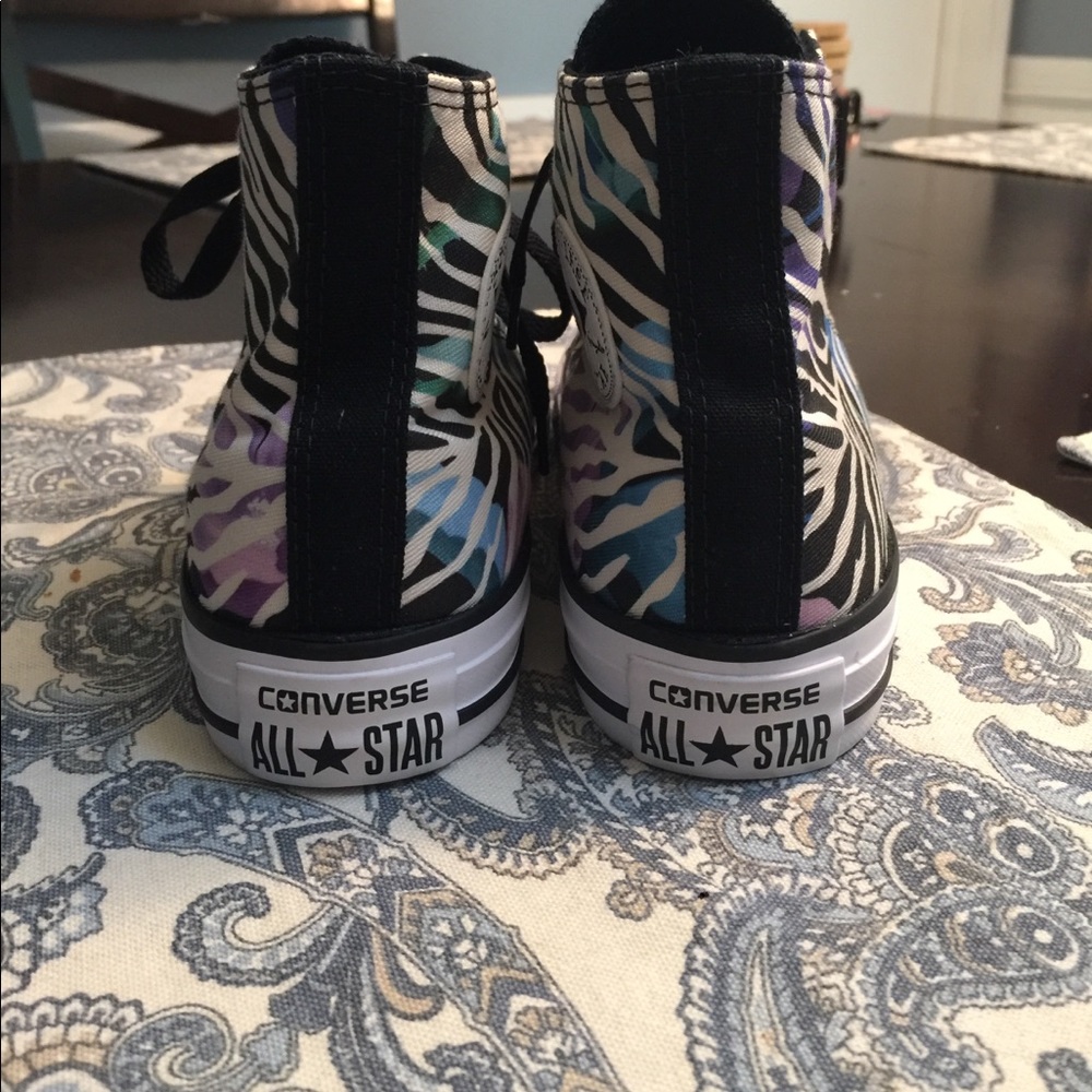 Converse - Picture 3 of 5