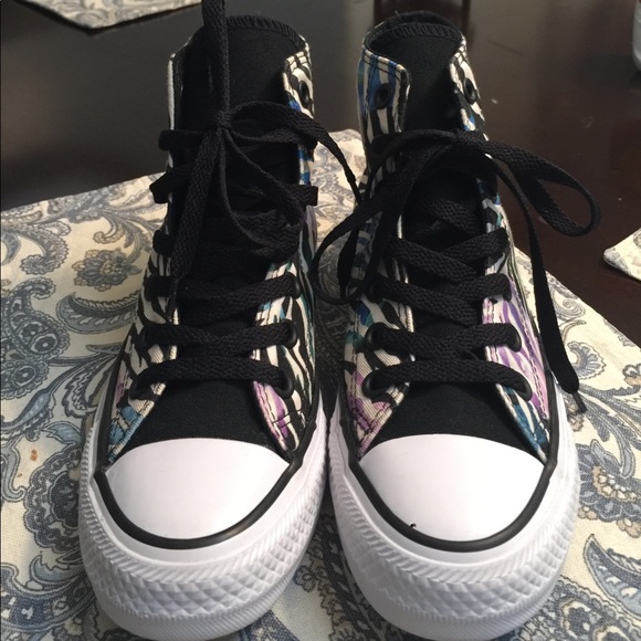 Converse - Picture 2 of 5