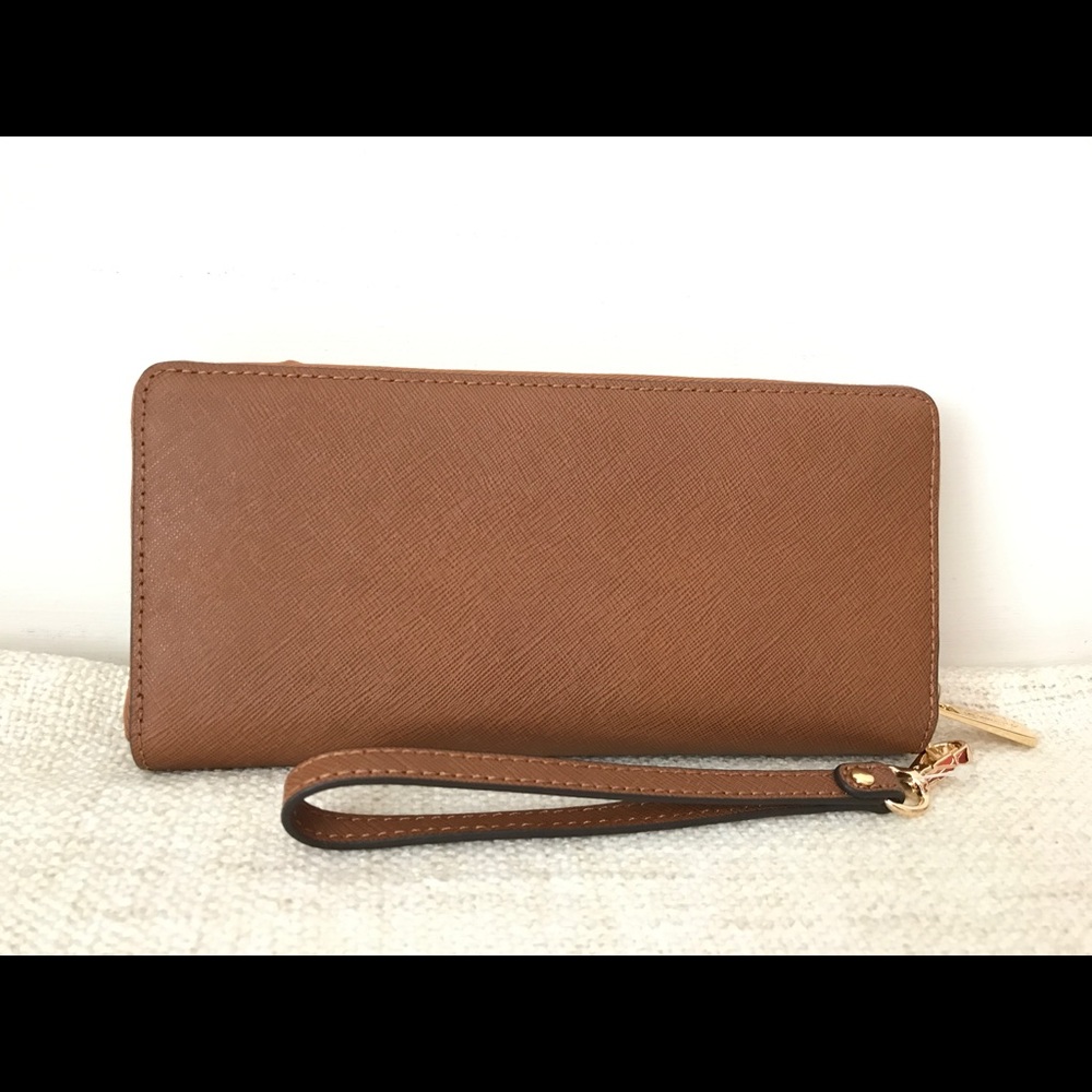 Michael Kors Jet Set Travel Leather Wallet - Picture 5 of 7