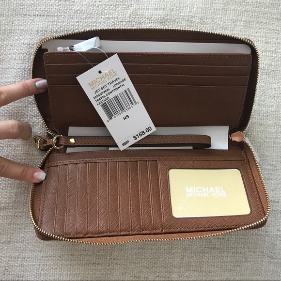 Michael Kors Jet Set Travel Leather Wallet - Picture 6 of 7