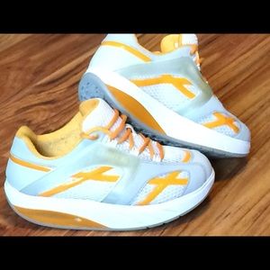 MBT Physiological Footwear M. Walk Women's Size 7