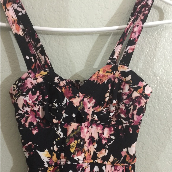 Floral romper - Picture 3 of 6