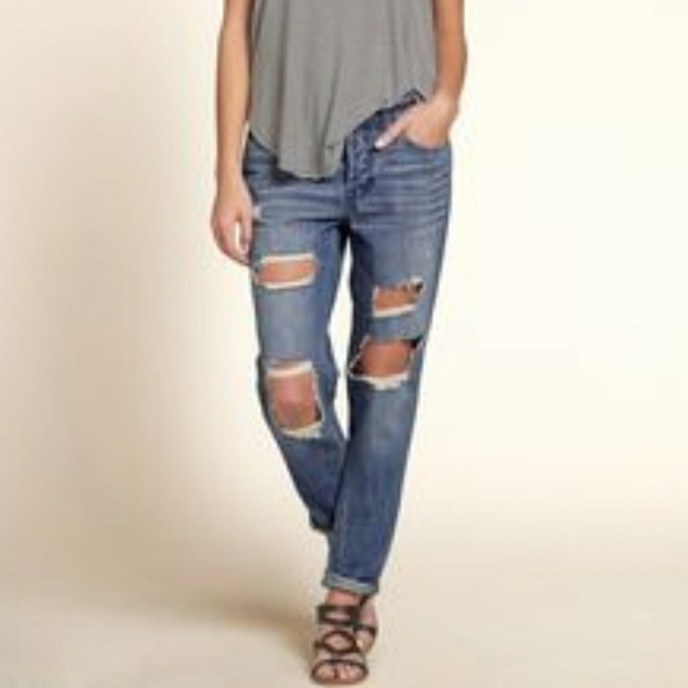 Hollister Boyfriend Jeans
DESTRROYED MEDIUM WASH