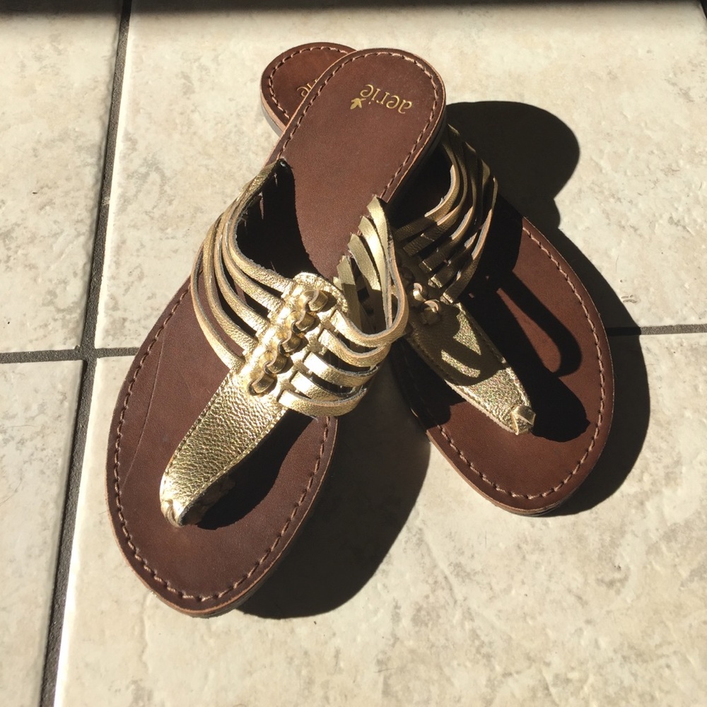 ⛺️American Eagle sandals size 6