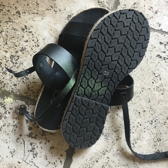 💕 12 hour sale 💕 SOJO Sandals size 7 - Picture 2 of 6