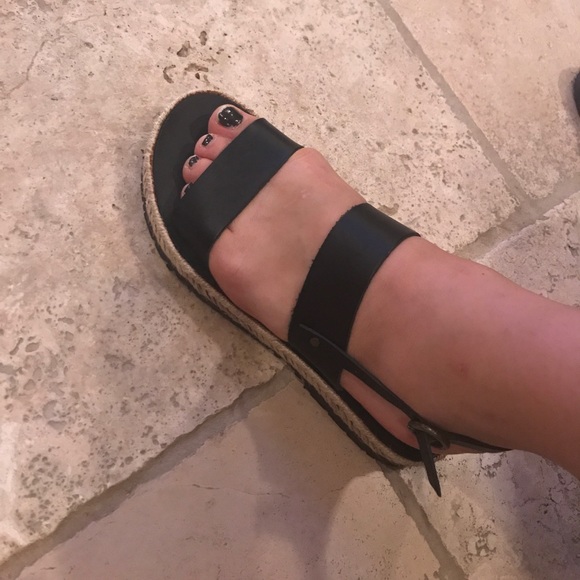 💕 12 hour sale 💕 SOJO Sandals size 7 - Picture 5 of 6