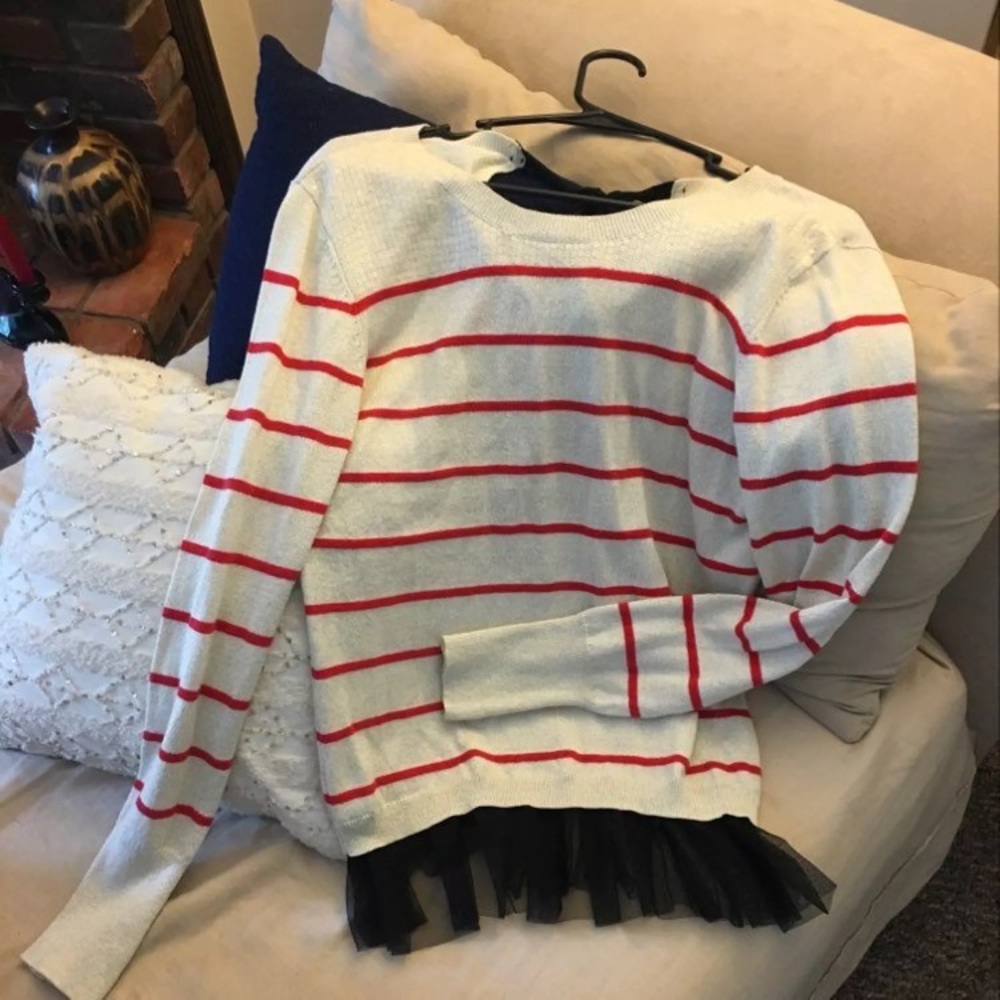 Vera wang keyhole sweater