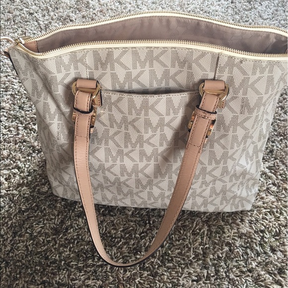 Michael Kors tote - Picture 2 of 8