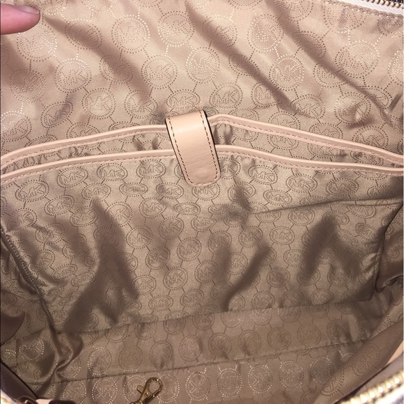 Michael Kors tote - Picture 4 of 8