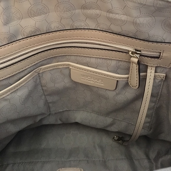 Michael Kors tote - Picture 5 of 8