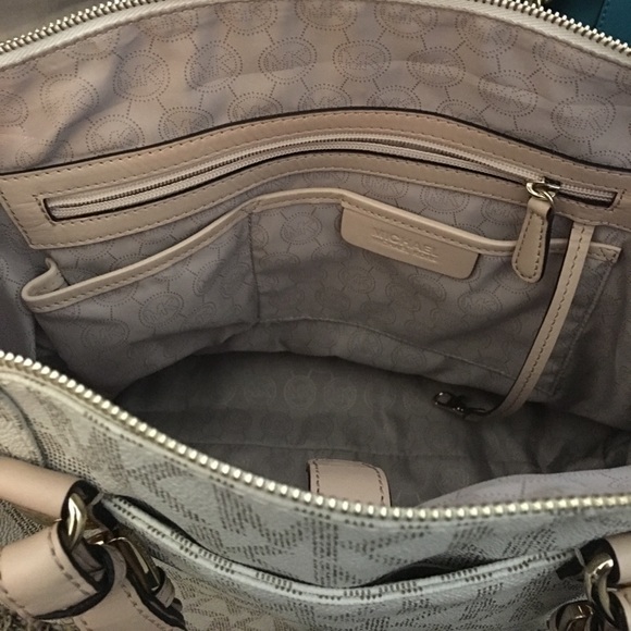 Michael Kors tote - Picture 6 of 8