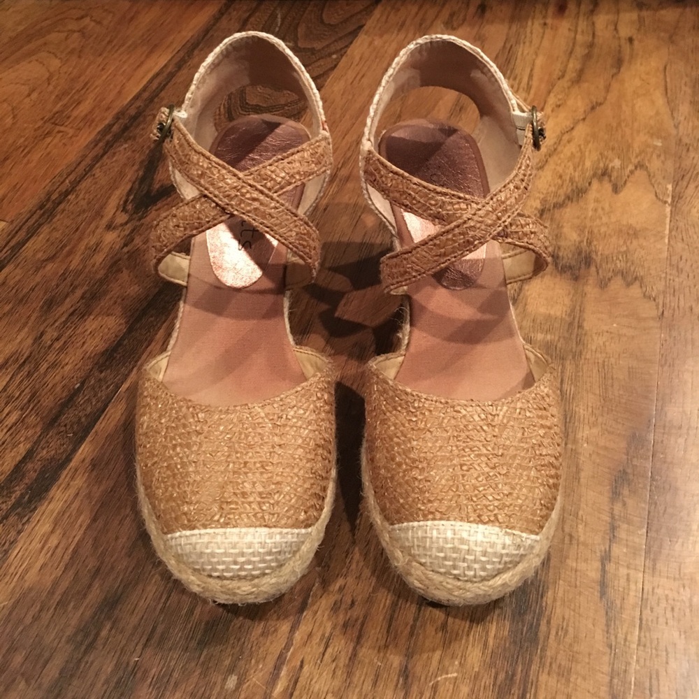 Coconuts tan and cream wedges