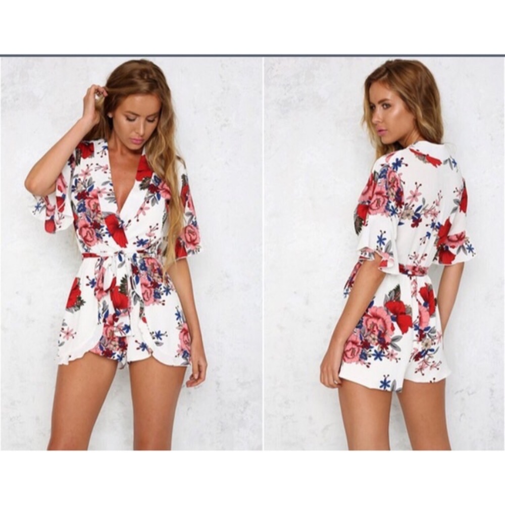 ♣️M LEFT!♣️ White Floral Romper - Picture 2 of 3
