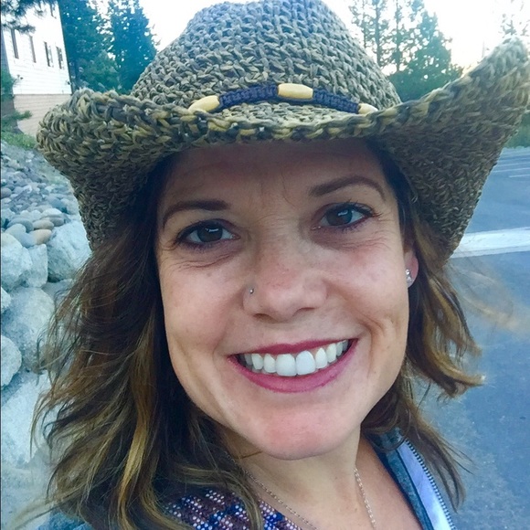 Meet your Posher, Cindy - Picture 1 of 1