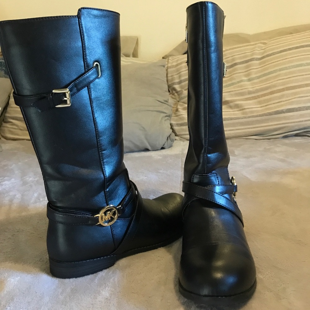 MK black boots!