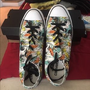 Converse with daisy print!
