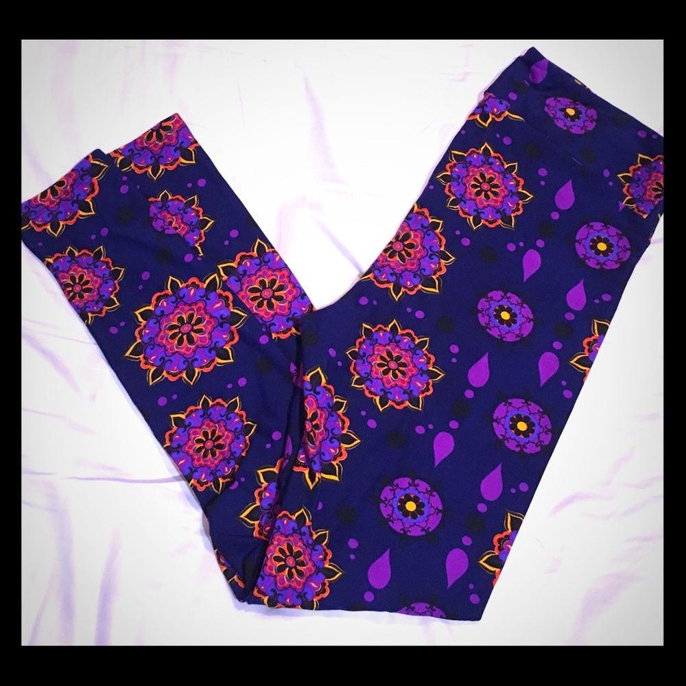 TC MEDALLION LEGGINGS NWOT