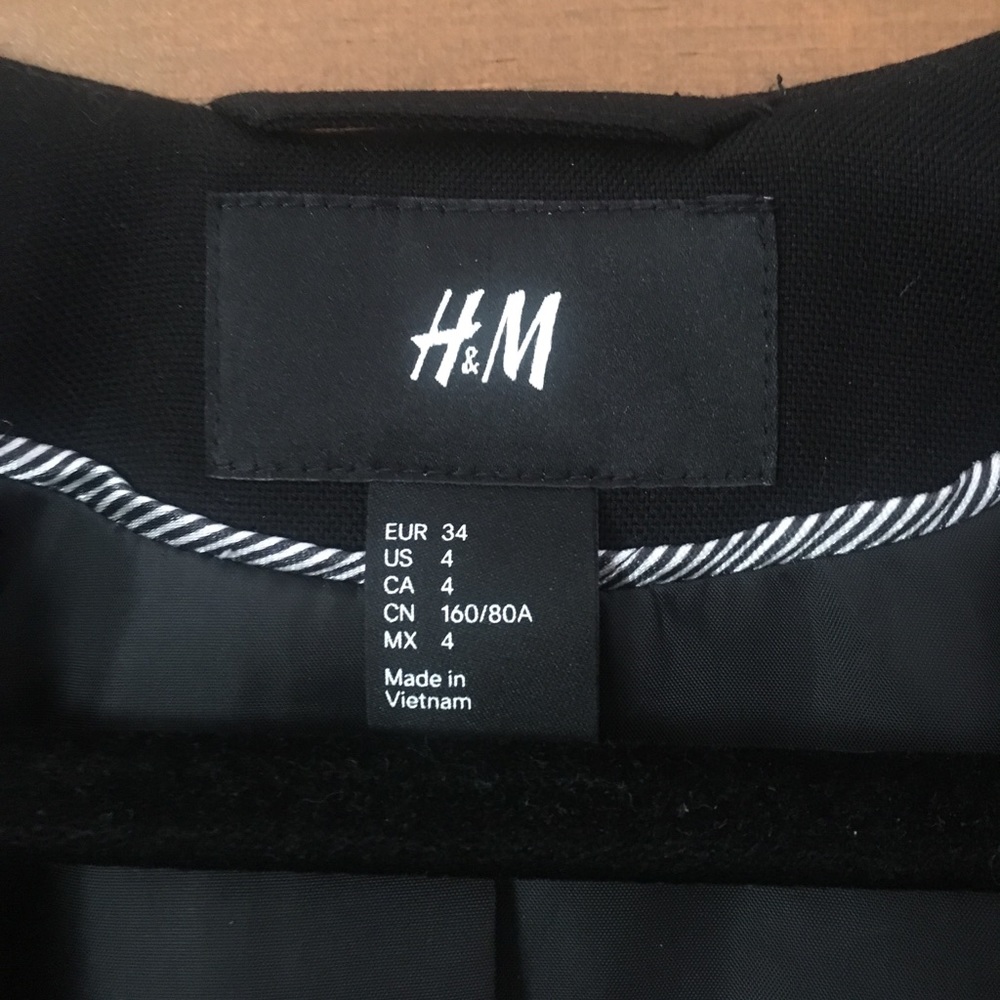 H&M Black Fitted Blazer - Picture 3 of 3