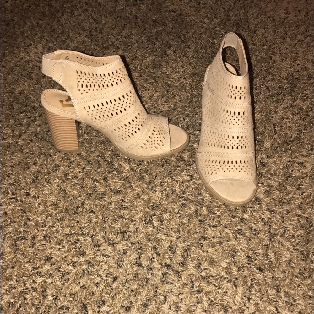 Tan open toed heels