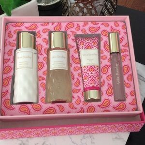 FLASH SALE🍂Vera Bradley Travel Set