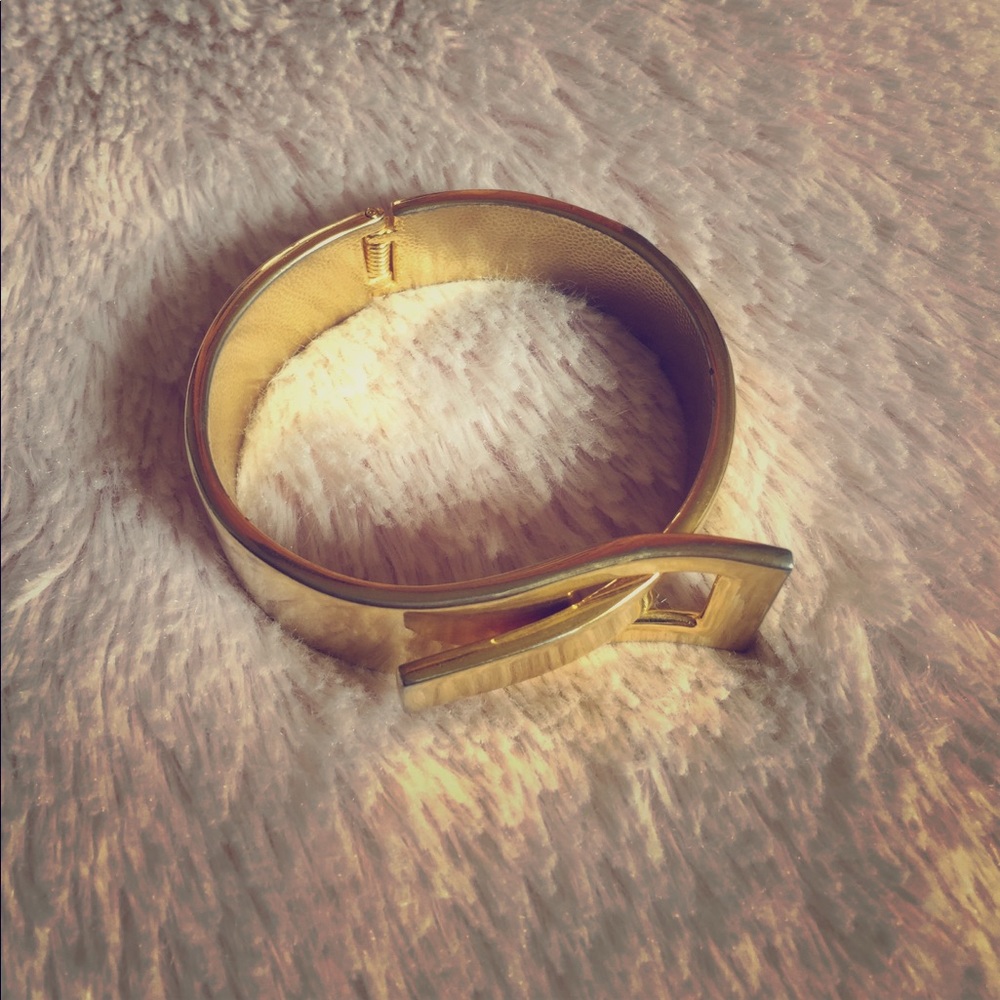 💛Gold Colored Bracelet💛