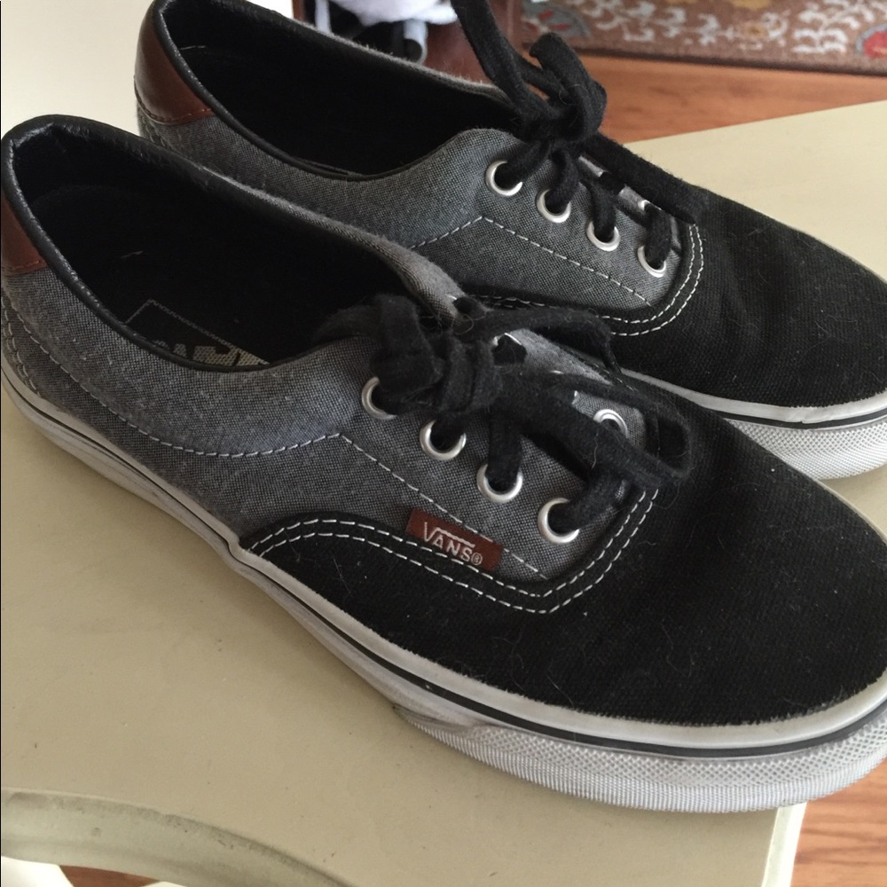 Vans size 4 boys/ men women 5.5 like new!