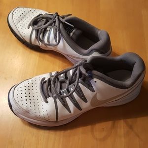 Women's Nike Tennis Shoes Size 9